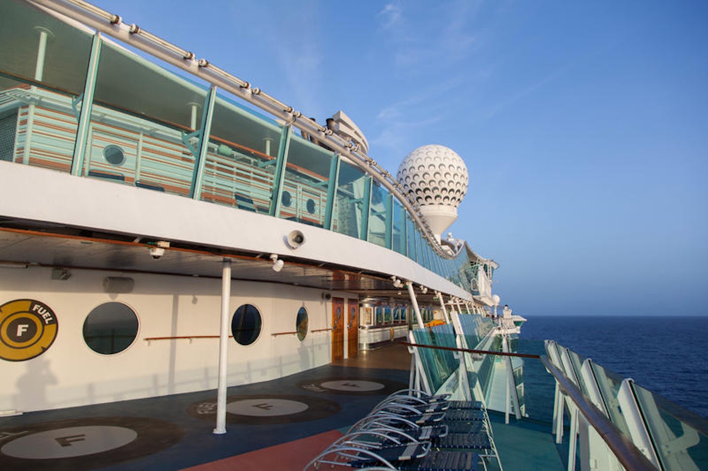Decks on Independence of the Seas