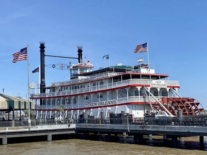 Boarding the Mississippi steam boat, New Orleans