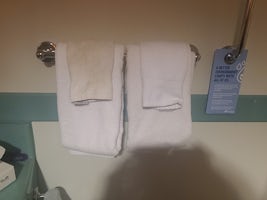 Dirty washcloth replaced with another dirty washcloth (left side) by the steward. He put a dirty cloth on top of a clean towel!  