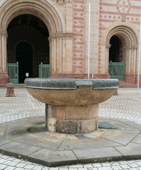 Domknopf wine bowl at Speyer Cathedral
