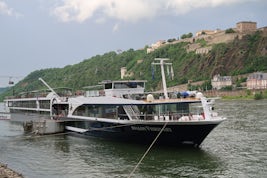 Avalon Visionary docked in Koblenz