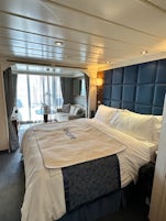 Deluxe Suite on Seven Seas Mariner