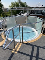 Hot tub on the sky deck