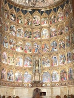The gorgeous altar in the old cathedral in Salamanca 