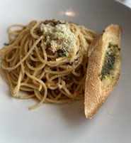 Spaghetti bolognese, main dining room