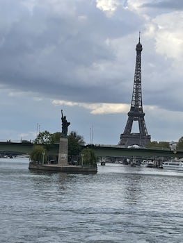 Leaving dock from Paris