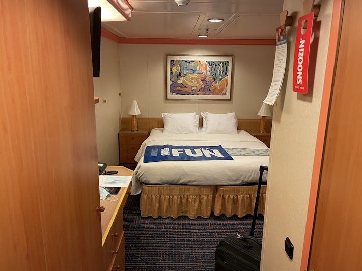 Bed from door to cabin 4103