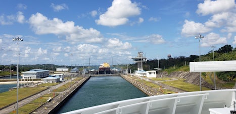 Five hours later...arriving at the second set of locks leading to the Atlantic