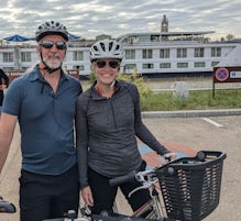 Bike tour of Libourne - leaving port/dock 