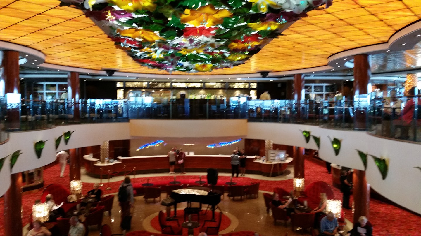 Main atrium Aloha Lounge