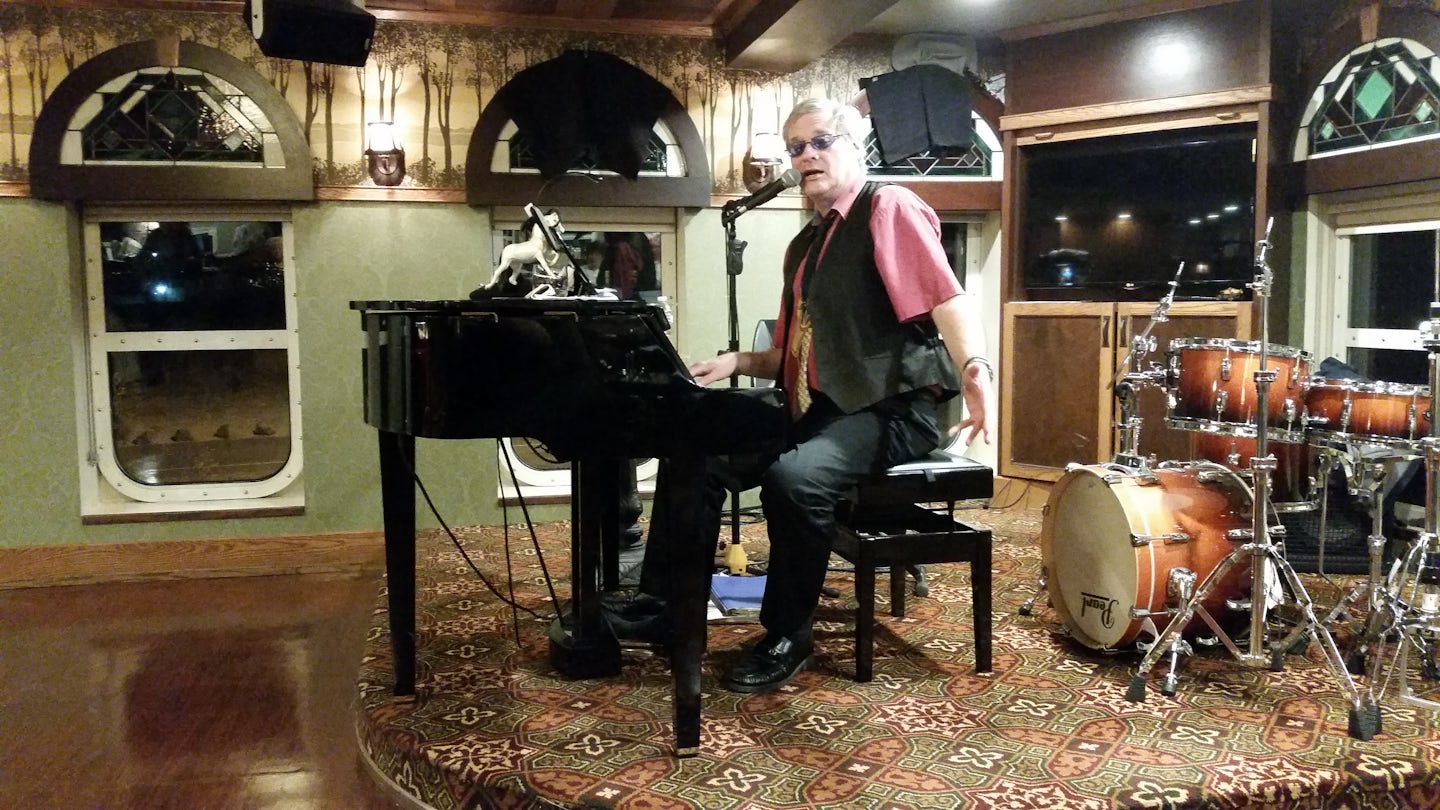 Frank Chase - Piano Player, Singer & Comedian in the Paddlewheel Lounge