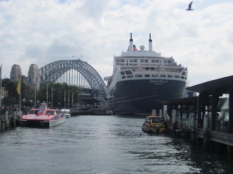 QM2 Docked in Sydney