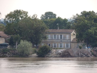 Lovely old buildings on the shore - Bordeaux Septemver