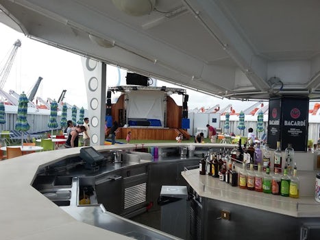 Stern bar upper deck