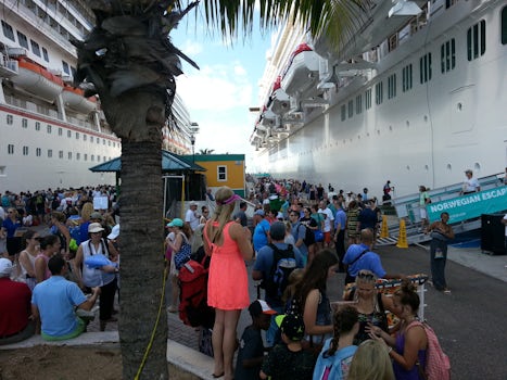 Nassau dock side chaos-some 10,000+ visitors were heading ashore from 4-5 cruise ships...