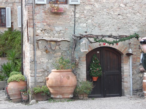 in Tuscany - trip to San Gimignano and lunch at nearby medieval winery