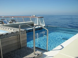 The infinity pool on the Viking Star