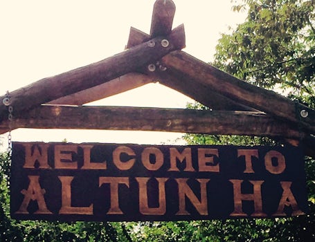 Altun Ha welcome sign (Belize)