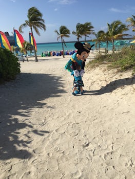 meeting Minnie Mouse on the beach in Castaway Cay