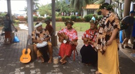Local entertainers at Moorea
