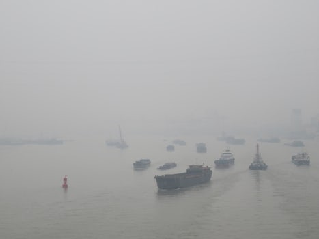 Entering Shanghai in Fog/smog!
