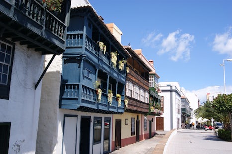 La Palma, painted houses with floral displays