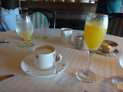 Breakfast at Sabatinis  with mimosas