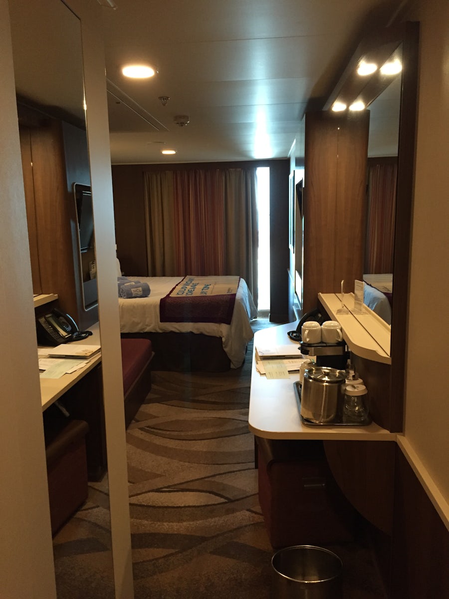 Mid ship mini suite 14784