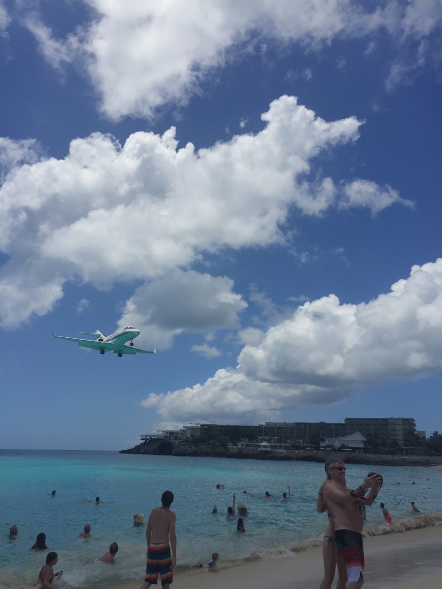 Plane coming in at Maho Beach, St. Maarten