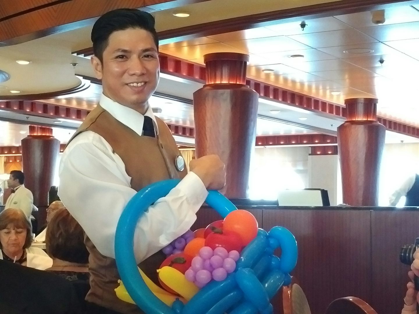 Jimmy, our waiter, made a fruit basket for our table - all out of balloon!