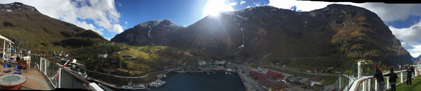 Panoramic of Flam as the ship leaves the pier with the sun shining!
