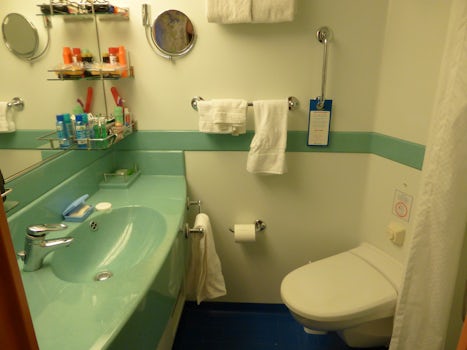 Sink and toilet area in cabin 6120