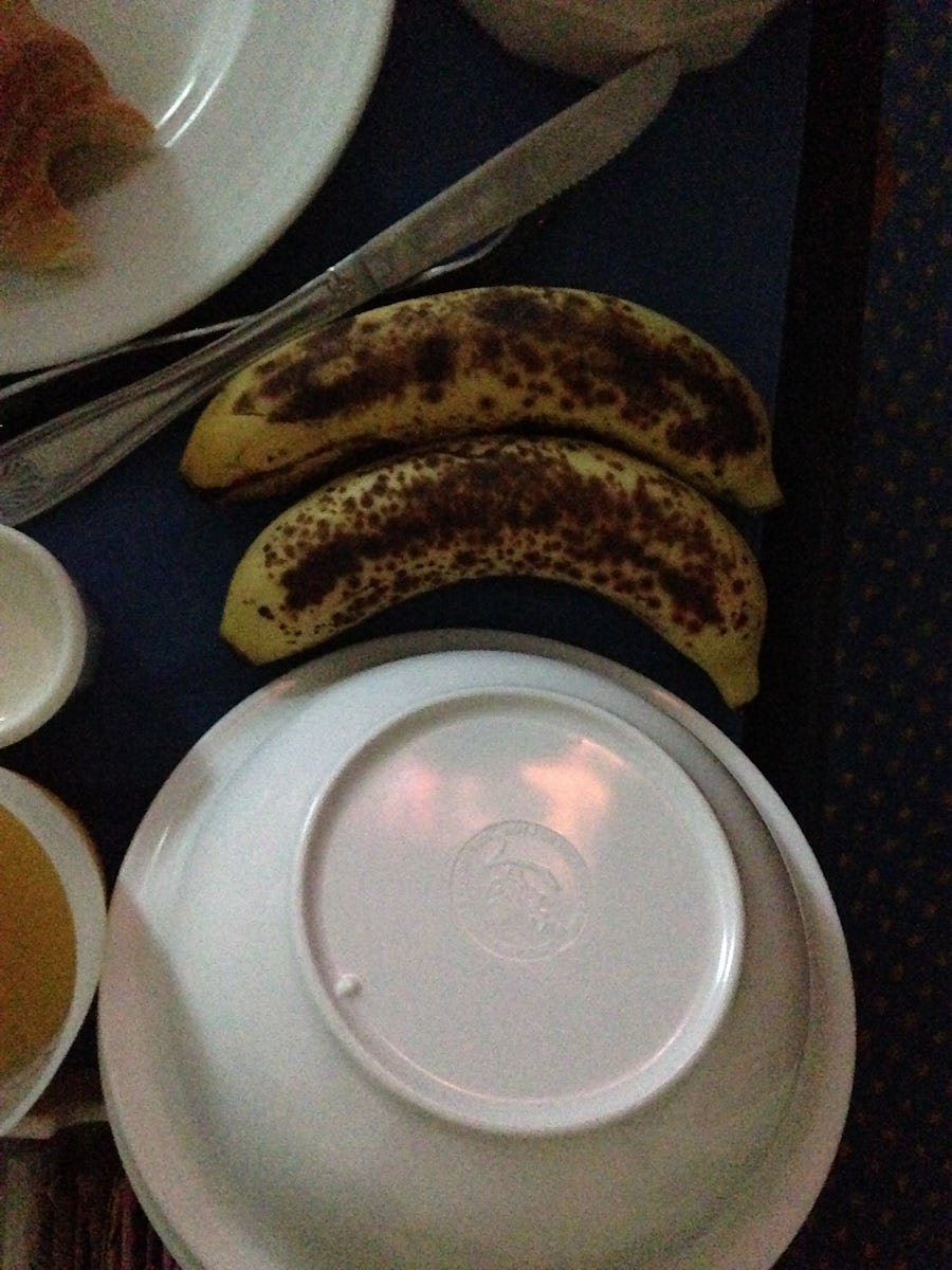 Room service, don't order the bananas
