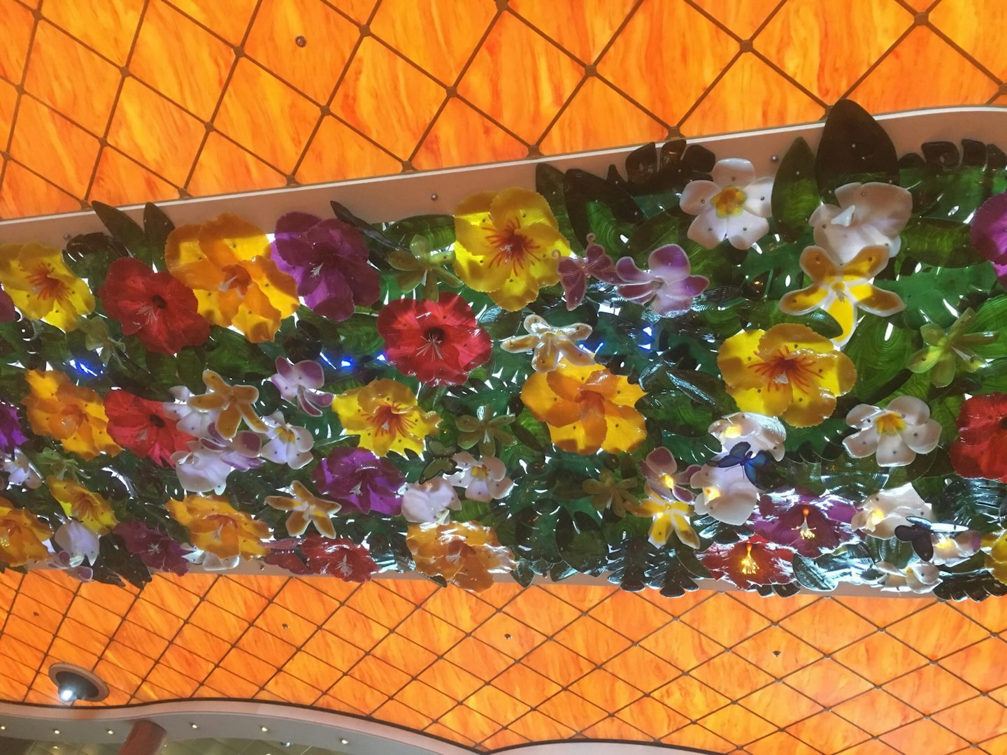Plastic flowers on the ceilingi