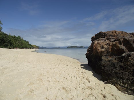 Beach at Dravuni Island.