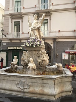 Amalfi square inc fountain