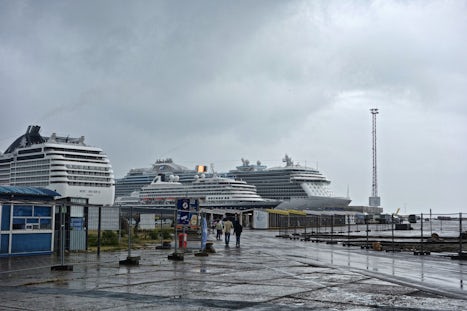 The Prinsendam (middle) dwarfed by ships from MSC and Princess in Tallinn E