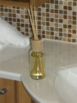 This is the reed diffuser air freshener they placed in my room to try and m