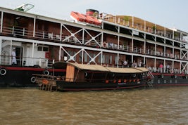 Sampan pulled up to The Viking Mekong ready to take us on another adventure
