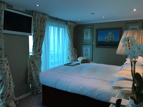 Suite with king-size bed.