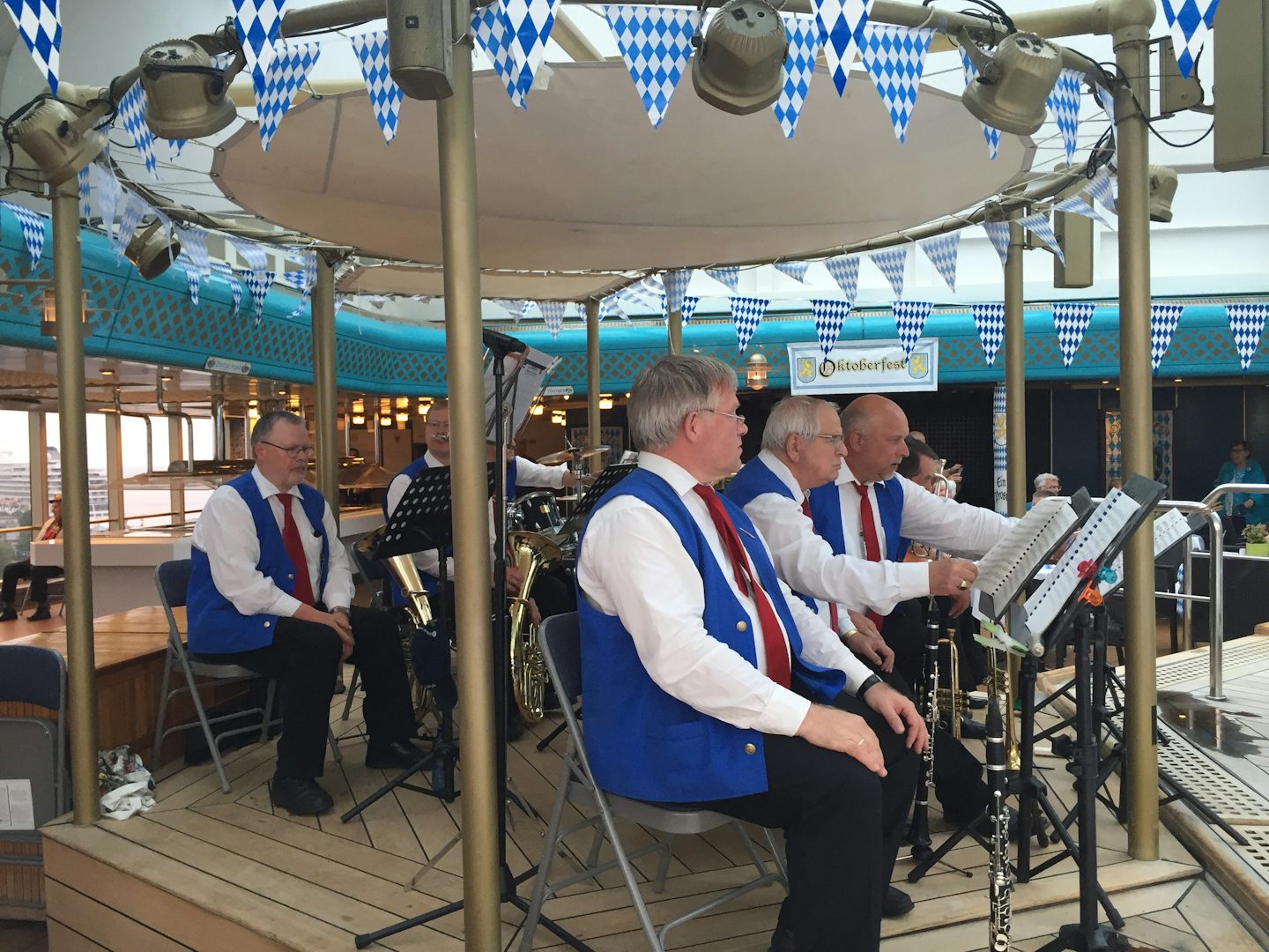 Local German band came onboard while we were in German port.