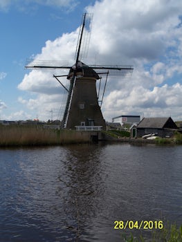 One of the windmills at Kinderdyk.