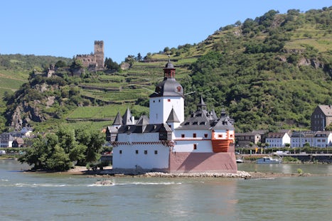 In the Rhine Gorge, a toll house in tthe water and toll casstle on the hill