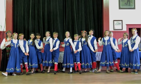 Children dancing in Petersburg.
