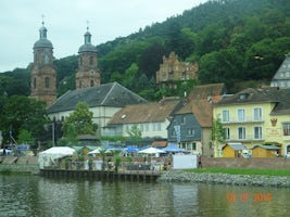 One of the passing parade of picturesque  river towns 




http://www.