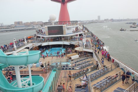 Picture of the Lido Deck