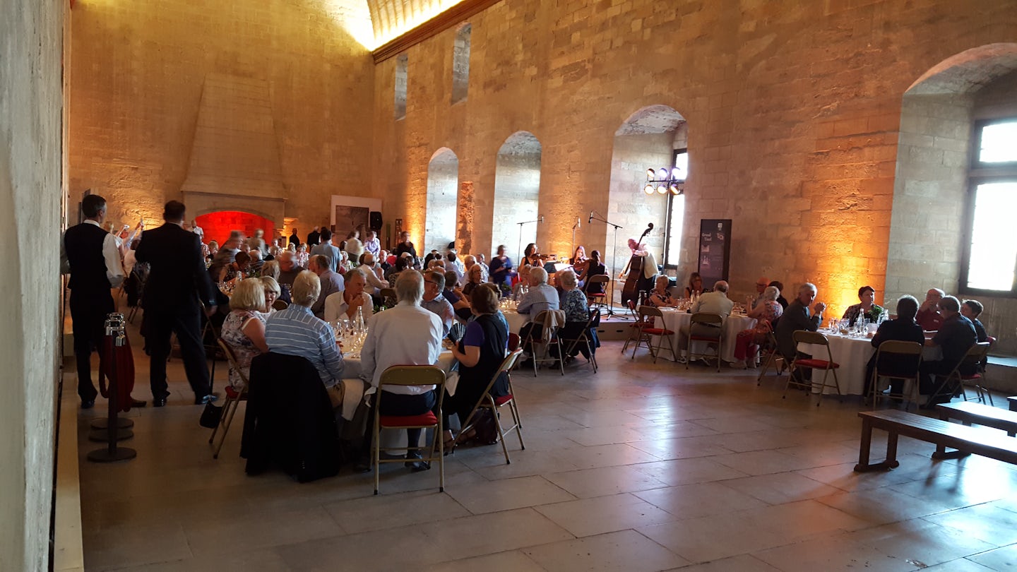 Special event "Dinner at the Popes palace with small orchestra.