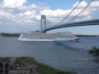 The #NorwegianBreakaway Leaving NYC (picture from Staten Island )