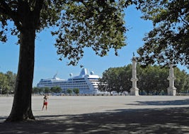 Sirena docked in the center of Bordeaux