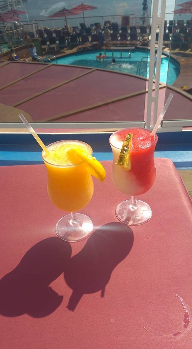 Tasty cocktails in the sun